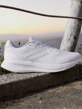 The Adidas Runfalcon 5 triple white Men’s